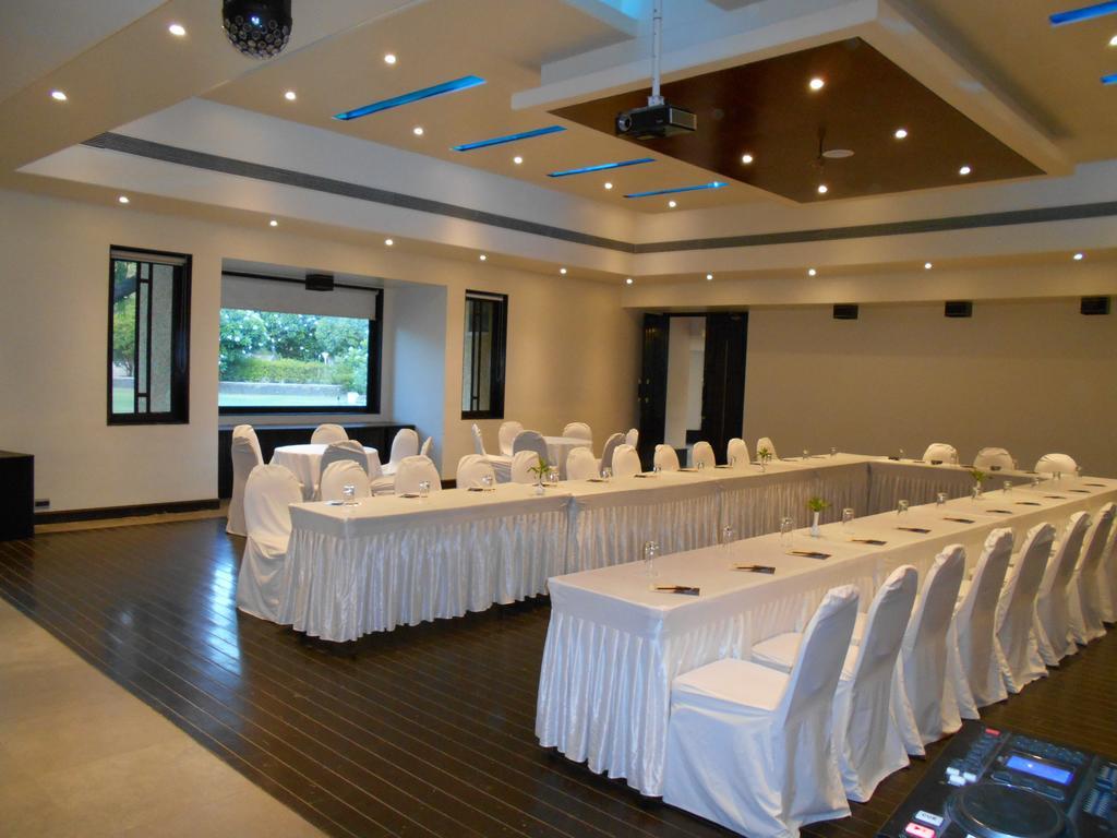 The Meadows Resort And Spa Aurangabad  Exteriör bild