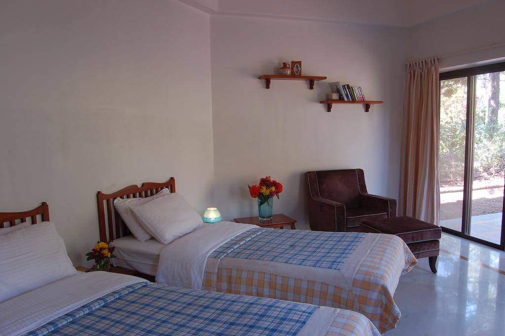 The Meadows Resort And Spa Aurangabad  Rum bild