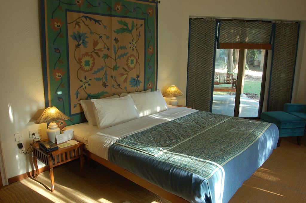 The Meadows Resort And Spa Aurangabad  Rum bild